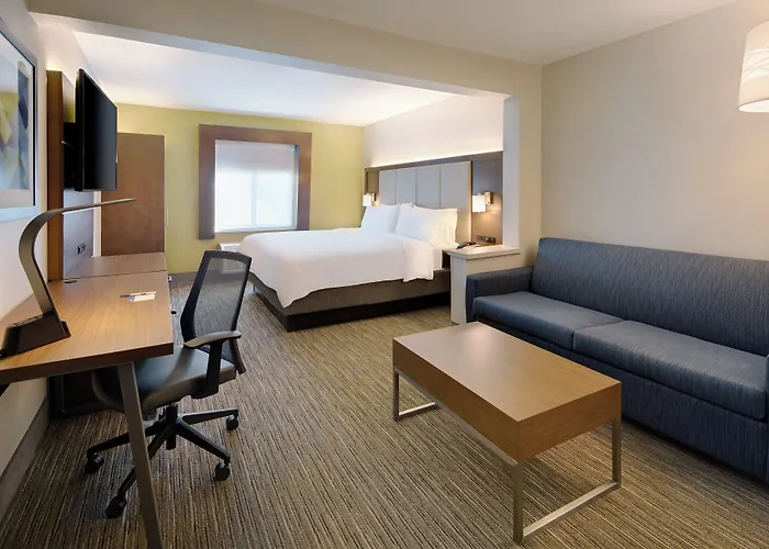 Holiday Inn Express & Suites Bradley Airport By Ihg